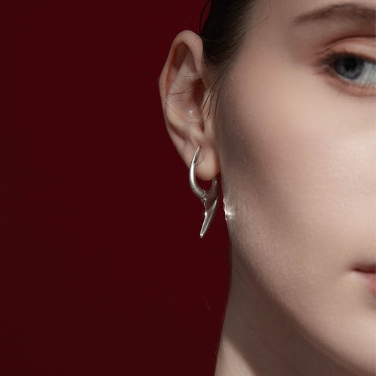 **THE FIFTH CHAPTER** SONG OF THORNS AND FIRE LOSE LINE OF SIHGT Original design earring